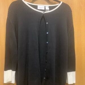 Liz Claiborne Women’s Black Sweater with White trim Size 1X